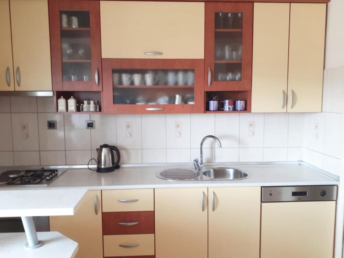 Spacious 80M2 Apartment In The Center Ljubuški Exterior foto